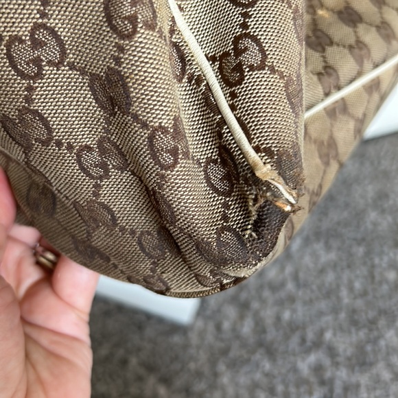 Gucci tote hobo style has wear monogram throughout - Picture 12 of 12